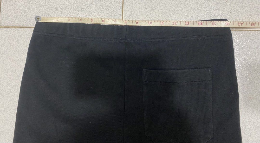 Carhartt Chase Sweat Pants (Category: Joggers) located in Mandaue City. Submitted by MJ_80 (Listing ID 1468853686, Image 3). Description: Medium Fits 32-35 Waist See photos for measurements Issue: white dot paint see last photo Color rate & Condition: 9.8/10 Price: 1,250.