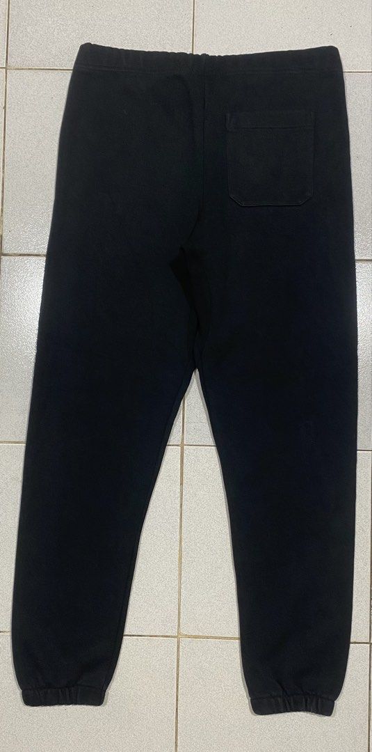 Carhartt Chase Sweat Pants (Category: Joggers) located in Mandaue City. Submitted by MJ_80 (Listing ID 1468853686, Image 2). Description: Medium Fits 32-35 Waist See photos for measurements Issue: white dot paint see last photo Color rate & Condition: 9.8/10 Price: 1,250.