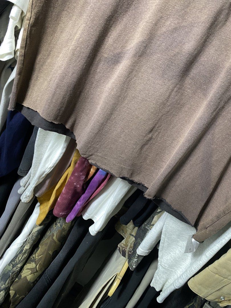 Carhartt k87 Shadow Patch Pocket tee (Category: Formal Shirts) located in Trece Martires City. Submitted by ridgeridethrift (Listing ID 1468766863, Image 3). Description: Width - 23 Length - 26 Sun faded crop shirt.
