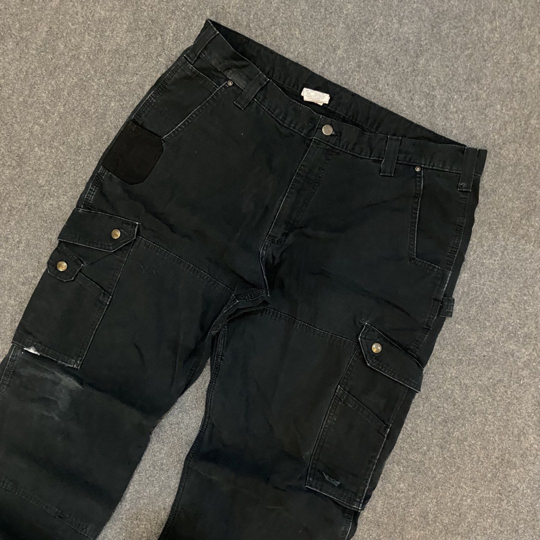 Carhartt Men's Cargo Double knee (Category: Jeans) located in Mabalacat. Submitted by alternativegoodsco (Listing ID 1468904150, Image 3). Description: OFFCOURSE THIS IS NEGOTIABLE DO OFFER TO FAST TRANSACT!.