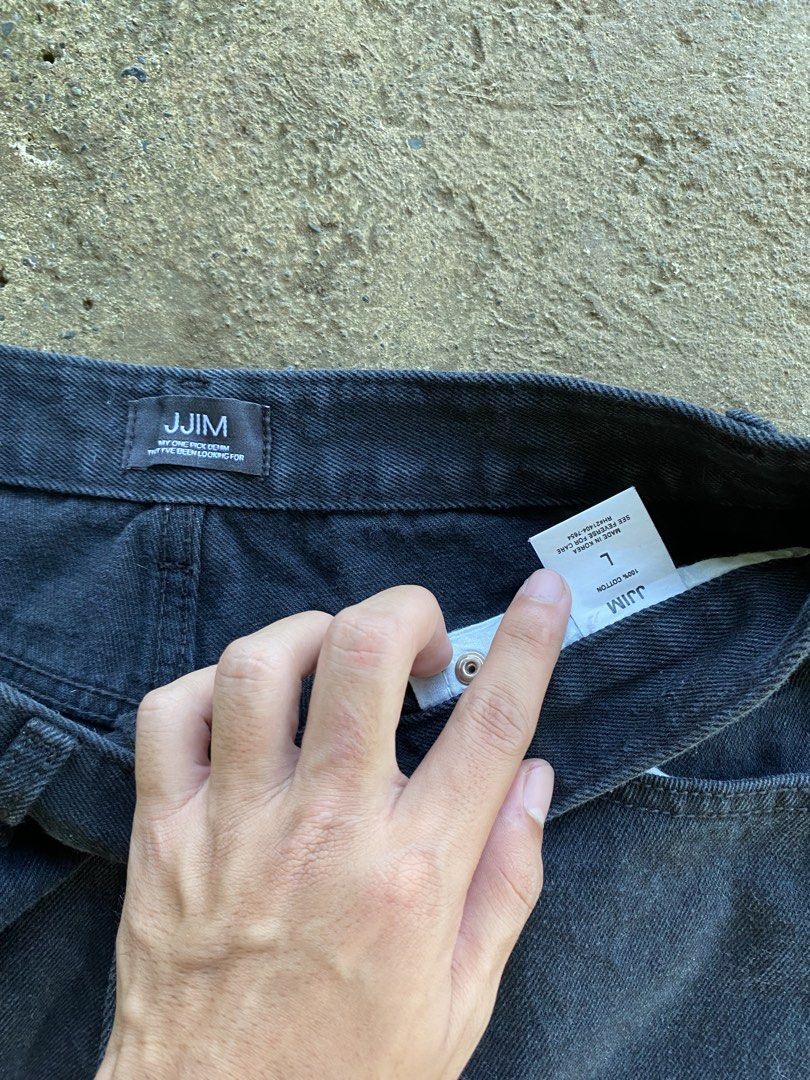 JJIM Carp (Category: Jeans) located in Malaybalay. Submitted by hawoold (Listing ID 1468877572, Image 3). Description: JJIM CARPS dimension : waist - 29-30 thigh - 14.5 length - 42 hem - 10 details : issue - none condition - 10/10.
