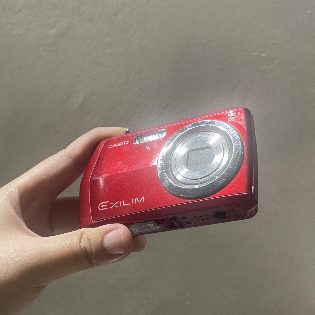 Casio Exilim EX-Z16 (Category: Cameras) located in Rizal. Submitted by casheworks (Listing ID 1468804088, Image 2). Description: Casio Exilim EX-Z16 this is a family camera from the 2010s and i believe my mother bought this around that time as well. in pandemic, i was able to open this again and have used them since 2024. specs: - ultracompact unibody - CCD sensor type - 12.1 megapixels - point and shoot & zoom - crips video quality - uses standa