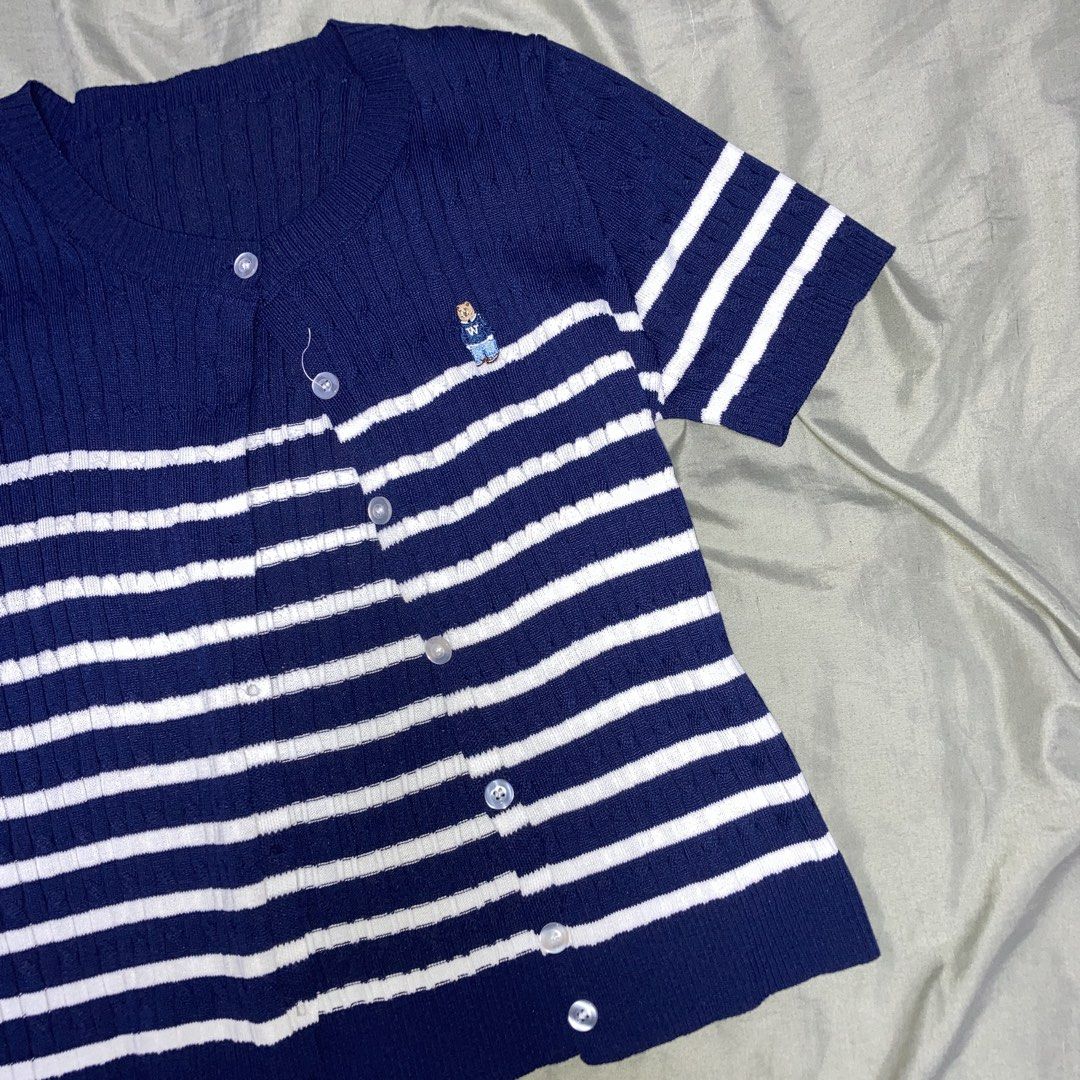 casual comfy blue and white stripped blouse (Category: Others Tops) located in Taguig. Submitted by closetfromyu (Listing ID 1468848969, Image 3). Description: 📍 taguig city mod: jnt or lalamove mop: gcash or maribank ‼️ REMINDERS: - payment first basis - shipping fee will be shouldered by the buyer - no rush shipping, no refunds, & no returns size: small.