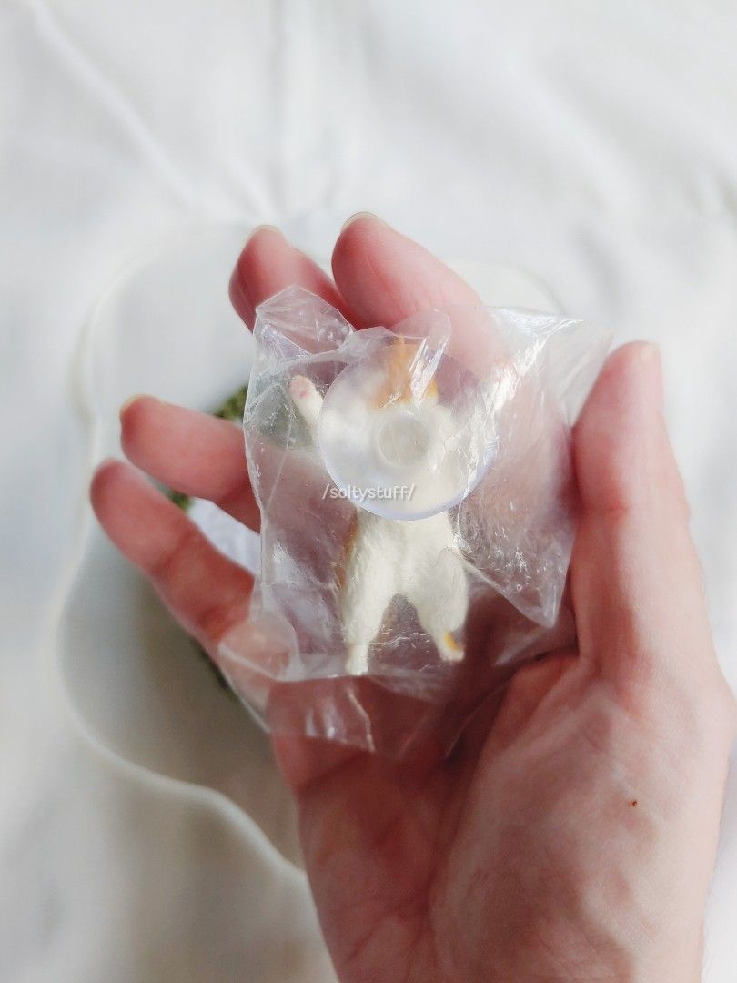 Cat Phone Suction Cup Holder (Category: Designer & Blind Box Toys) located in Malolos. Submitted by soltyx (Listing ID 1468802267, Image 2). Description: sealed brand new.