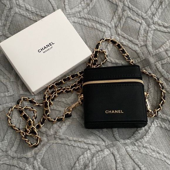 CC BAG MICRO (Category: Luxury Bags & Wallets) located in Quezon City. Submitted by rfclub (Listing ID 1468723274, Image 3). Description: .