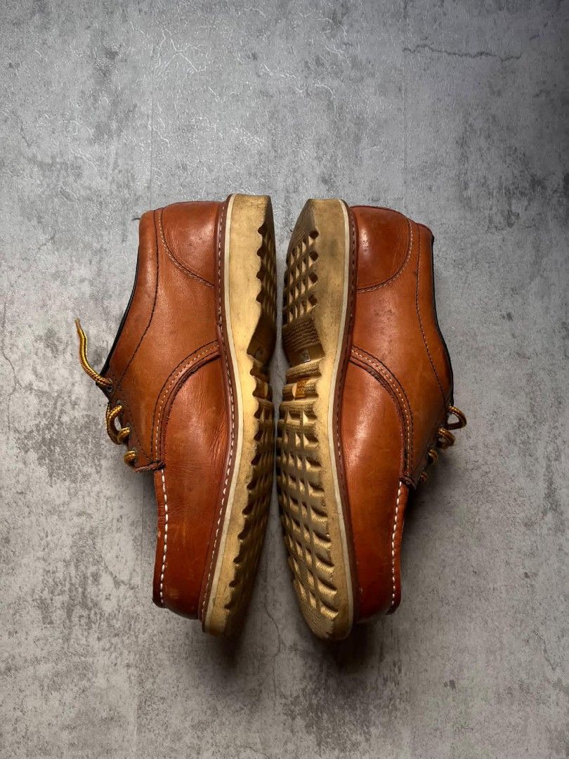 Cedar Crest "Vintage" (Category: Casual Shoes) located in Manila. Submitted by _thrift_time (Listing ID 1468803709, Image 2). Description: Thrifted item Authentic Excellent condition No issue.
