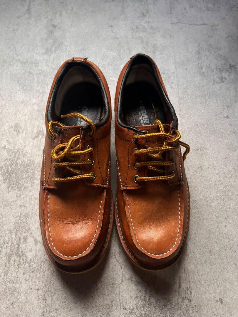 Cedar Crest "Vintage" (Category: Casual Shoes) located in Manila. Submitted by _thrift_time (Listing ID 1468803709, Image 3). Description: Thrifted item Authentic Excellent condition No issue.