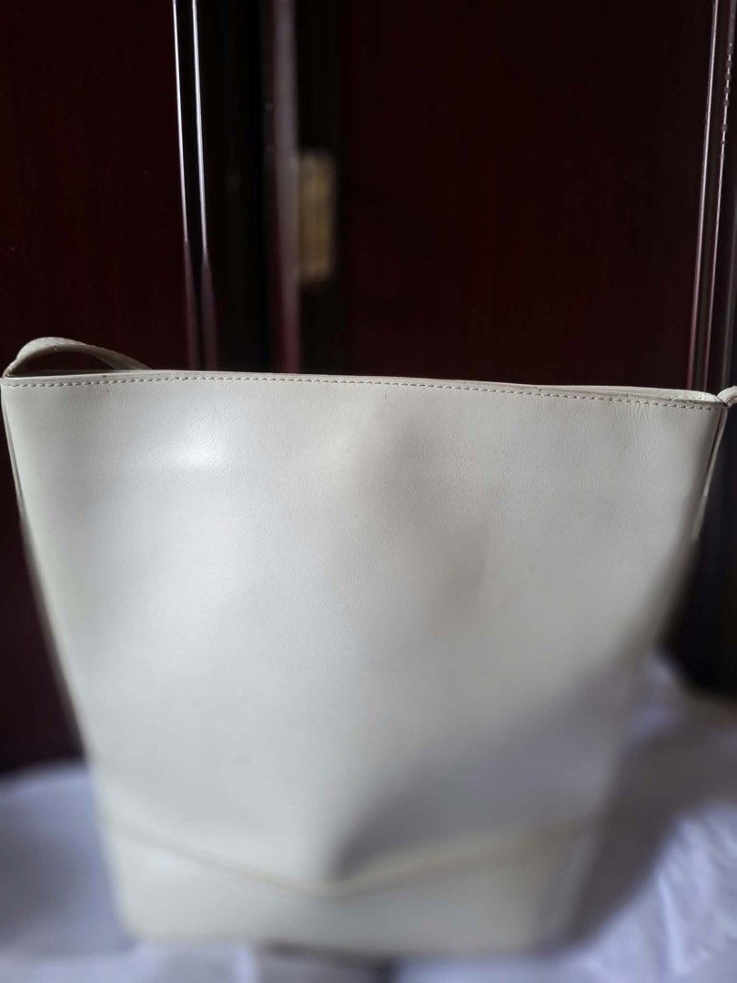 Celine Shoulder Bag (Category: Shoulder Bags) located in Davao. Submitted by luxxe_closet (Listing ID 1468761371, Image 2). Description: Japan Surplus Coded Sign of usage No major issues.