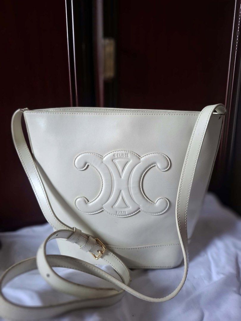 Celine Shoulder Bag (Category: Shoulder Bags) located in Davao. Submitted by luxxe_closet (Listing ID 1468761371, Image 1). Description: Japan Surplus Coded Sign of usage No major issues.
