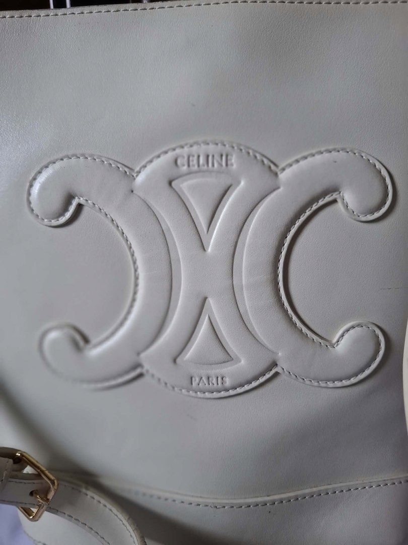 Celine Shoulder Bag (Category: Shoulder Bags) located in Davao. Submitted by luxxe_closet (Listing ID 1468761371, Image 3). Description: Japan Surplus Coded Sign of usage No major issues.