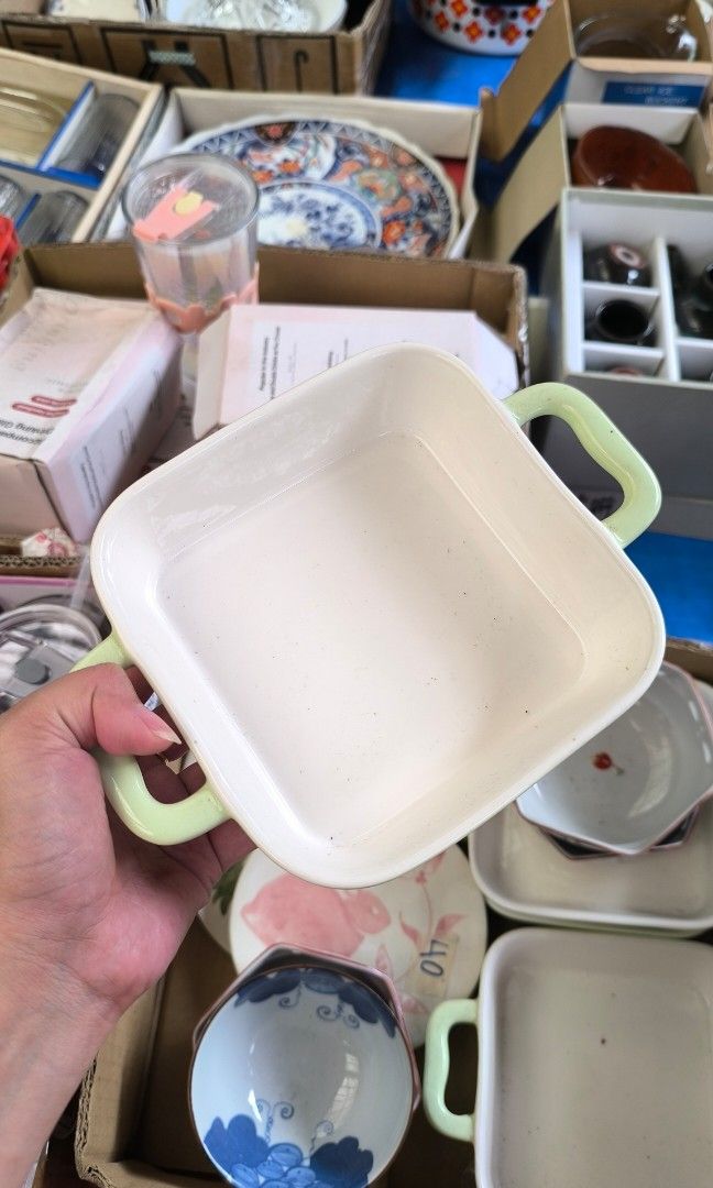 Ceramic Plate (Category: Bakeware) located in Mandaluyong City. Submitted by tinebellen (Listing ID 1468745253, Image 1). Description: Japan Surplus.