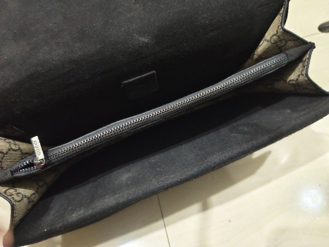 Chain bag (Category: Shoulder Bags) located in Zamboanga. Submitted by ckealia (Listing ID 1468759644, Image 3). Description: good used condition no flaws expect signs of used with code with black etiketa.