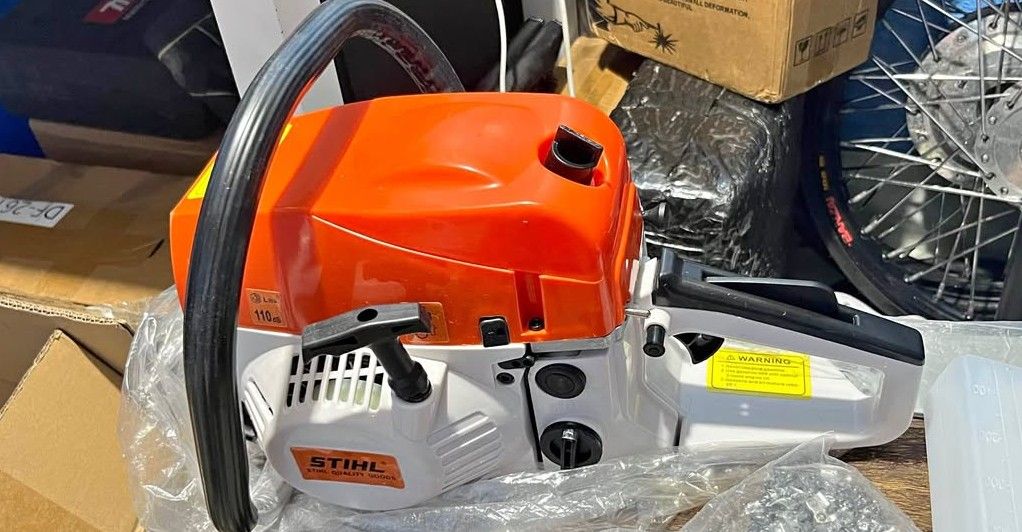 CHAINSAW STIHL 24 INCHES (Category: Construction Tools & Equipment) located in Valenzuela. Submitted by cooleagle.fab881 (Listing ID 1468841428, Image 2). Description: 🎀Brand new 🎀Heavy duty 🎀Good quality 🎀Good condition 🎀Complete set 👍🏻W/service warranty 👍🏻Pm me for more details 📞PLS CALL 09128331473.