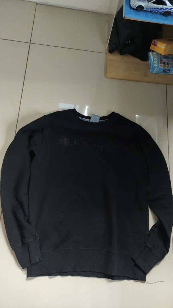 Champion Black Sweatshirt Size Small (Category: Coats, Jackets and Outerwear) located in Rizal. Submitted by silenttiger_43bf91 (Listing ID 1468783721, Image 1). Description: - Brand: Champion - Color: Black - Size: Small - Design: Embroidered script logo on chest and iconic C patch on left cuff - Fit: Classic crewneck with ribbed cuffs and hem - Material: Warm and comfortable cotton blend - Condition: Excellent, perfect for daily wear Pm for mor