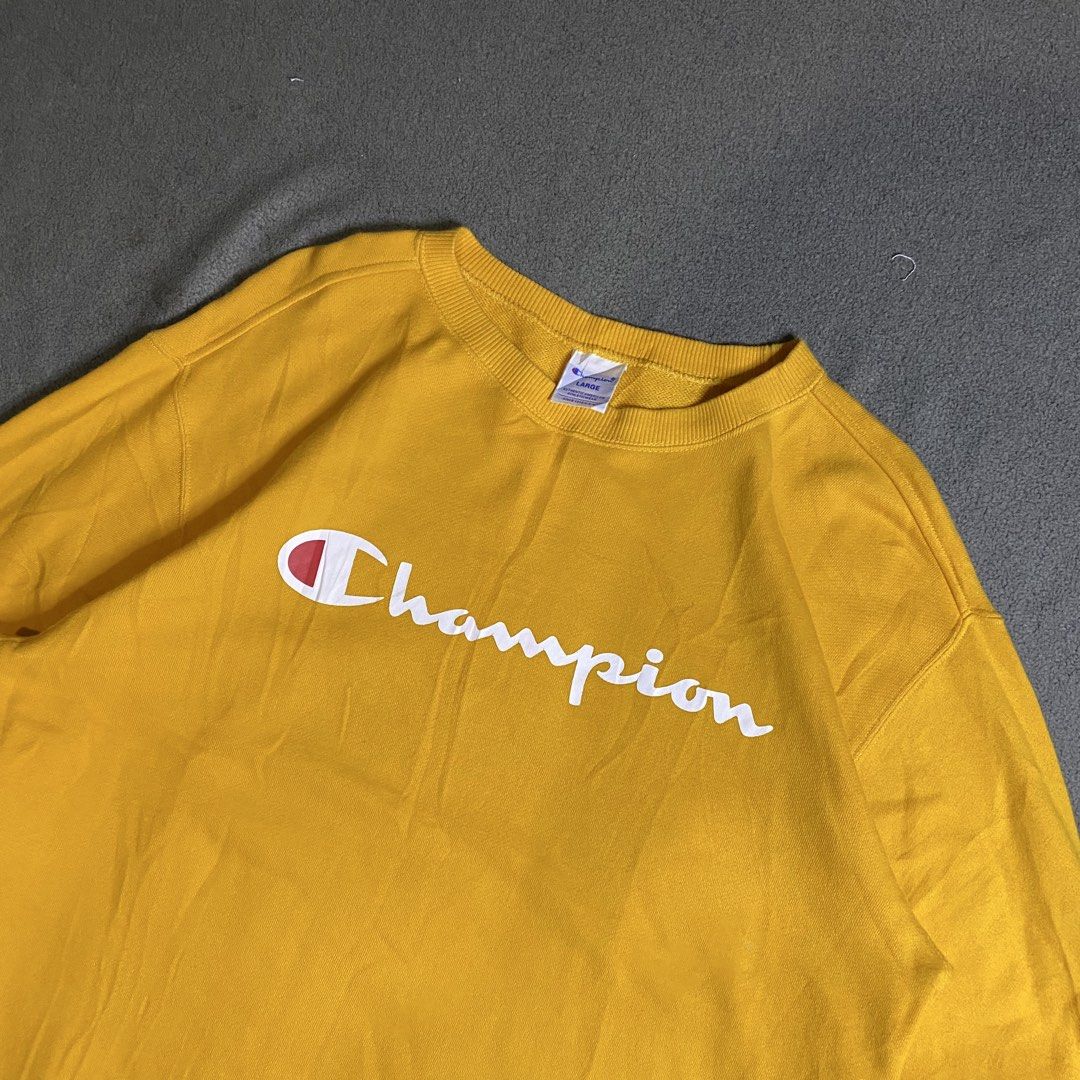 Champion Crewneck (Category: Coats, Jackets and Outerwear) located in Dasmarinas. Submitted by slime_thrifts (Listing ID 1468837587, Image 2). Description: Champion Crewneck 22 x 26 (Large) Excellent No issue Need wash only ₱250 + sf.