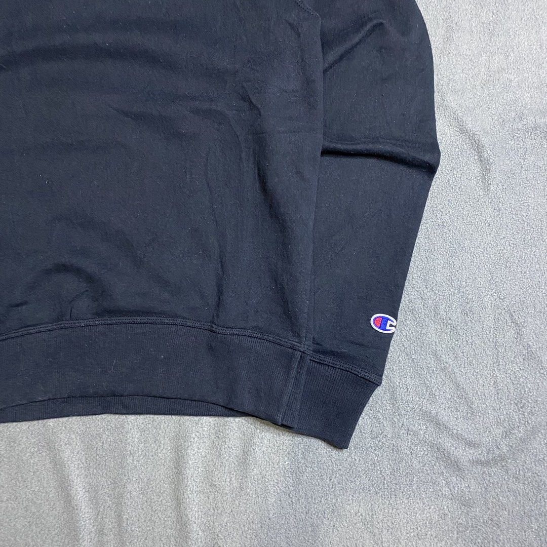Champion Crewneck (Category: Coats, Jackets and Outerwear) located in Dasmarinas. Submitted by slime_thrifts (Listing ID 1468837895, Image 3). Description: Champion Crewneck 20 x 26 (Medium) Excellent No issue Need wash only ₱300 + sf.