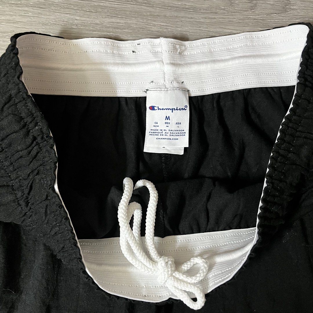 Champion Jogger Pants (Black) (Category: Joggers) located in Imus. Submitted by eyruh (Listing ID 1468891352, Image 2). Description: M on tag 41 length / 30-36 waist Color rate: 9.5/10 Excellent condition.