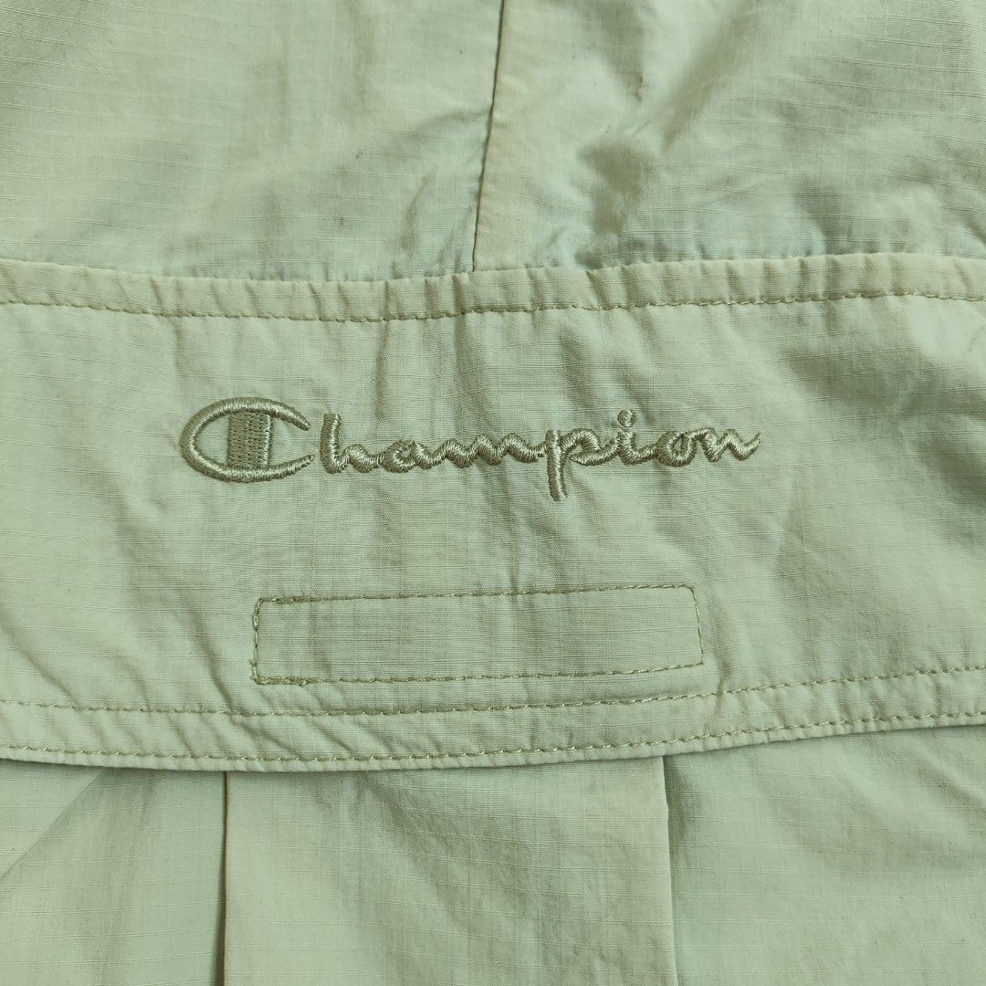 Champion Nylon Cargo Shorts (Category: Shorts) located in Rosales. Submitted by kudoscache (Listing ID 1468806509, Image 3). Description: - Brand: Champion - Waist: | Length: - Color: Khaki / Beige - slightly nego - w/ light stain (see pic) payment: maribank / gotyme courier: J&T.