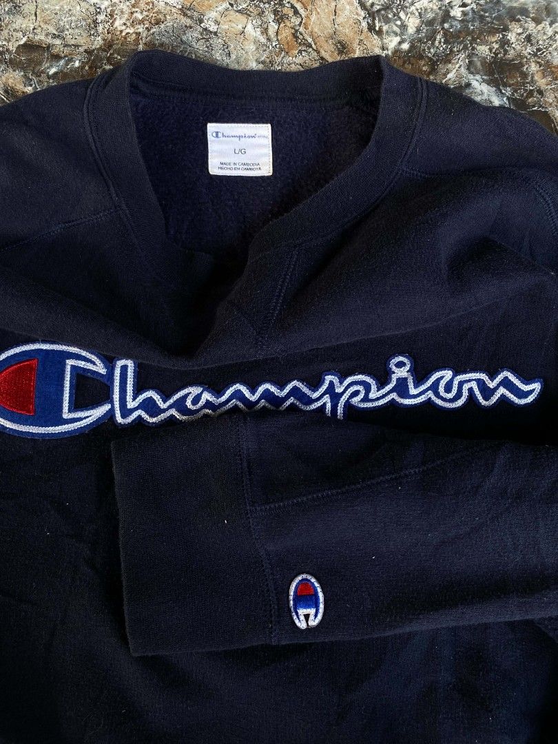 Champion sweater (Category: Coats, Jackets and Outerwear) located in Valencia. Submitted by neil_vincent (Listing ID 1468809476, Image 2). Description: Authentic champion sweater.