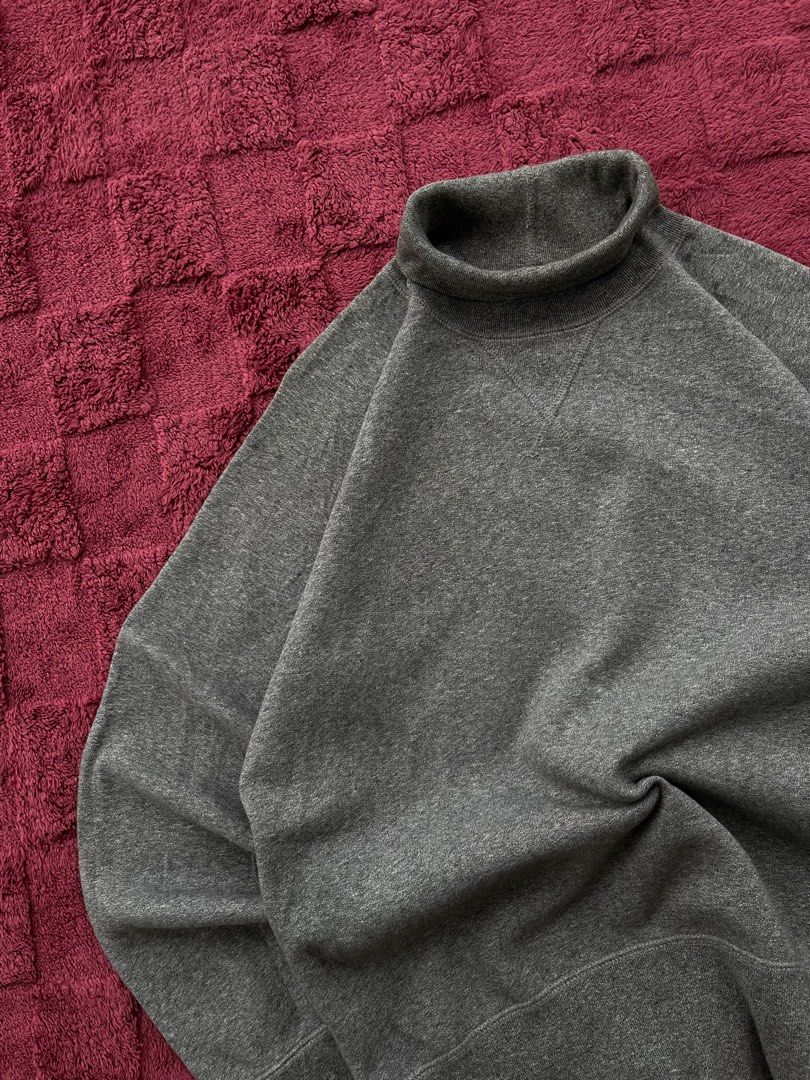 Champion x Todd Snyder Turtleneck Sweatshirt (Category: Coats, Jackets and Outerwear) located in Manila. Submitted by thriftm.e (Listing ID 1468922777, Image 2). Description: Dimes (in inches) Length: 27 Width: 23 MEDIUM ON TAG Condition: 10/10 Color Rate: 10/10 Issue: None.