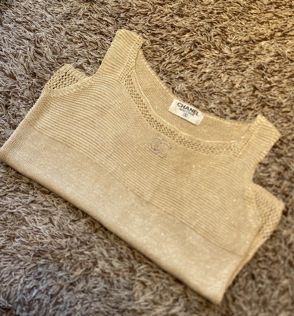 Chanel (Category: Luxury Apparel) located in Alegria. Submitted by thriftedpinas (Listing ID 1468739242, Image 3). Description: Vintage Chanel Size : Medium Like new Php : 850.