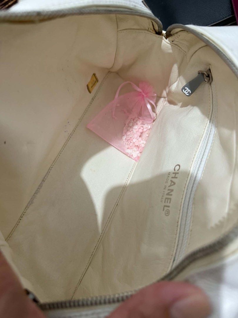 Chanel (Category: Luxury Bags & Wallets) located in Cavite. Submitted by foxylady16 (Listing ID 1468930280, Image 3). Description: No flaws…. Super nice pa nya… 💯 authentic money back guaranted… with entrupy cert….
