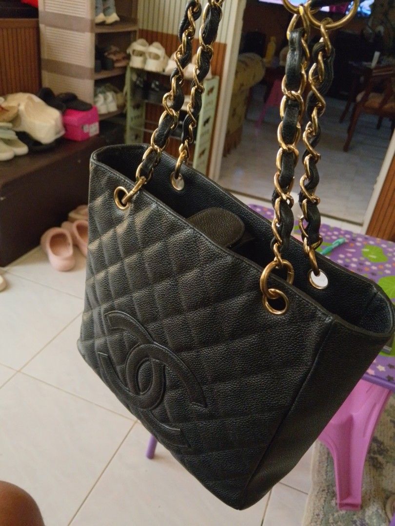 Chanel Black Caviar Leather Tote Bag (Category: Luxury Bags & Wallets) located in Koronadal. Submitted by thrifturight (Listing ID 1468721922, Image 2). Description: Black quilted leather tote bag from Chanel. Caviar leather finish with interlocking CC logo on the front. Gold-tone hardware mixed with leather woven through the chain straps. Open top design with compartments inside. Made in Italy leather tag sewn inside the lining. Structured shape