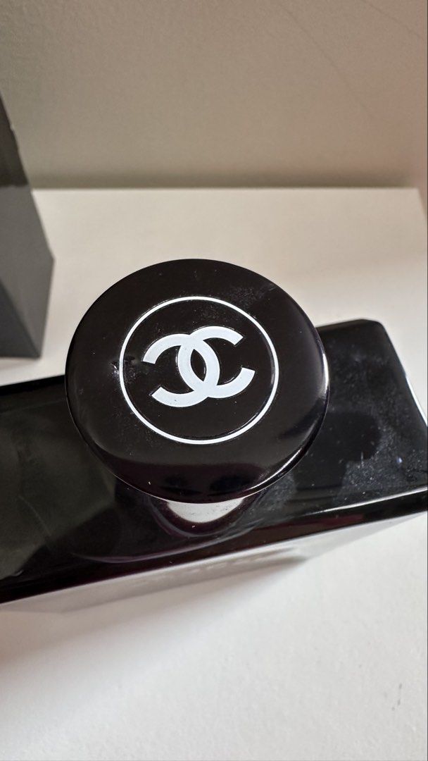 Chanel Bleu de Chanel Eau de Parfum 150ml (Category: Fragrance & Deodorants) located in Antipolo. Submitted by waco1313 (Listing ID 1468763198, Image 3). Description: Attribute Specification Brand CHANEL Fragrance Name Bleu de Chanel Concentration Eau de Parfum (EDP) Volume 150 ml (5.0 FL.OZ.) Product Reference 107.370 (Printed on the side of the box packaging) Barcode / UPC 3145891073706 Country of Origin Made in France • Fragrance Family: Woody
