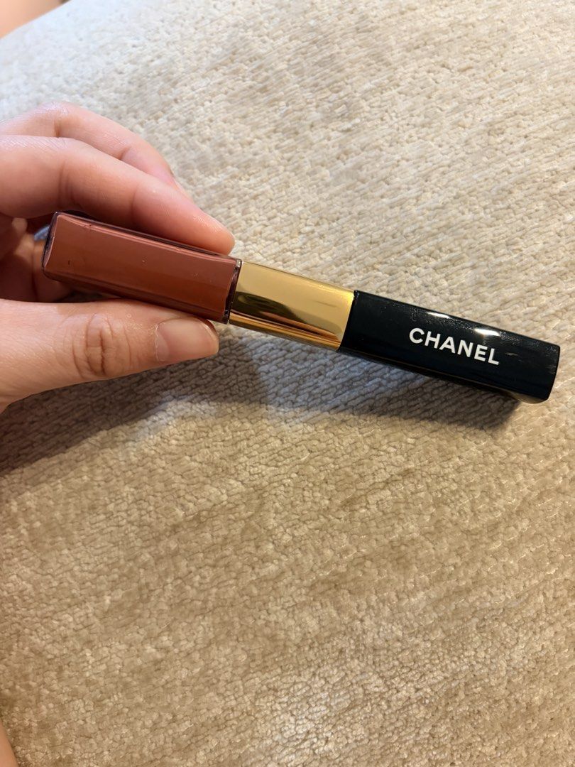 Chanel Liquid Lipstick 182 Light Brown (Category: Makeup) located in Taguig. Submitted by jennifer_sells (Listing ID 1468796737, Image 1). Description: - Brand: Chanel Original price: 70 SGD (around 3400) - Product: Liquid Lip Colour - Shade: 182 Light Brown - Size: 4.5 ml / 0.15 fl oz - Origin: Made in Italy - Finish: Glossy with a long-lasting formula - Condition: slightly used - does not suit me RFS With box Slightly nego only.