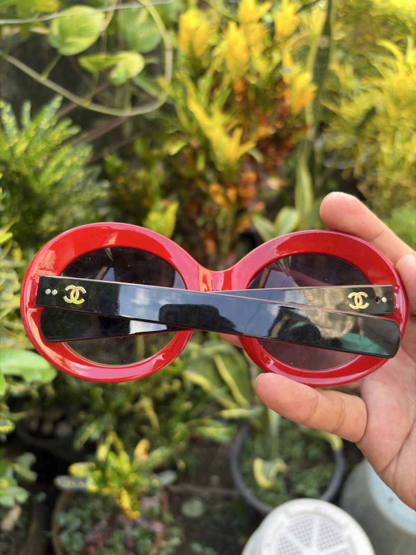 Chanel sunglasses (Category: Luxury Accessories) located in Bayambang. Submitted by frugal_vouge (Listing ID 1468777887, Image 1). Description: With minor issue see last pic.