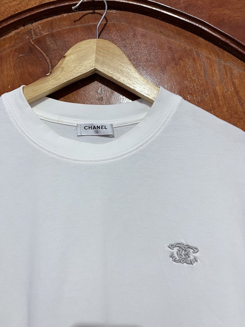 Chanel Tshirt (Category: Tshirts & Polo Shirts ) located in Tumauini. Submitted by jomerthrift (Listing ID 1468887470, Image 2). Description: Dimes: 23x28.5 Color rate: 9.5/10 No issue.