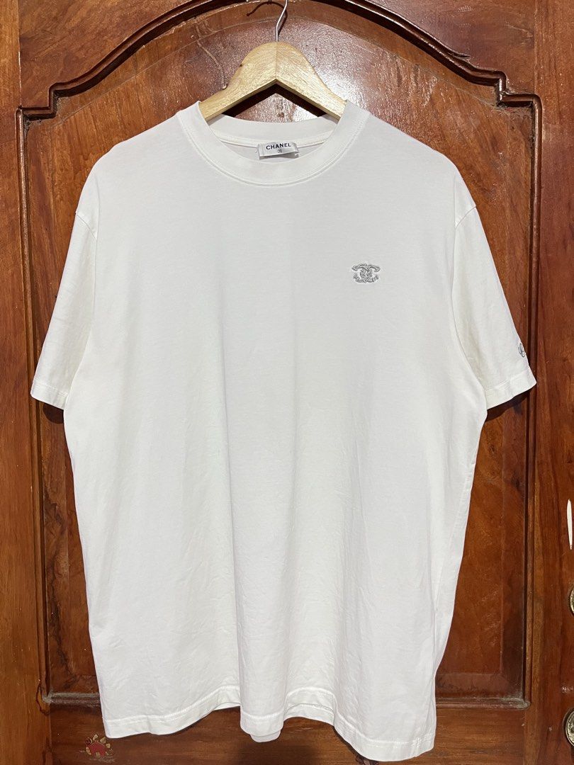 Chanel Tshirt (Category: Tshirts & Polo Shirts ) located in Tumauini. Submitted by jomerthrift (Listing ID 1468887470, Image 1). Description: Dimes: 23x28.5 Color rate: 9.5/10 No issue.