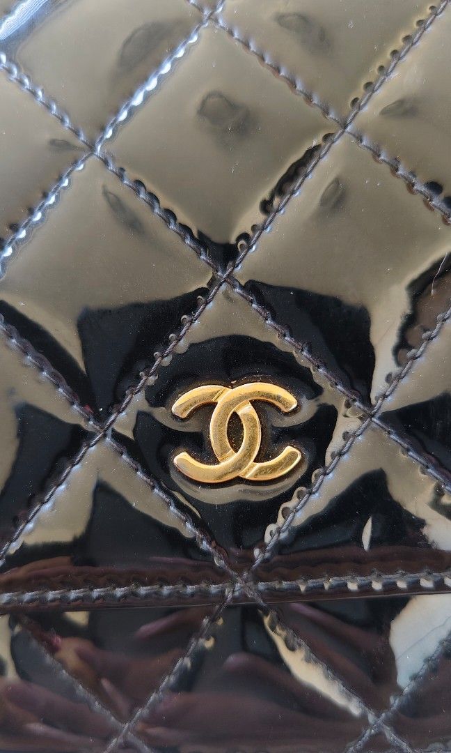 Chanel wallet on chain (Category: Cross-body Bags) located in Andop. Submitted by dailyluxxurybrands (Listing ID 1468765875, Image 2). Description: chanel woc intact holo sticker in excellent condition.