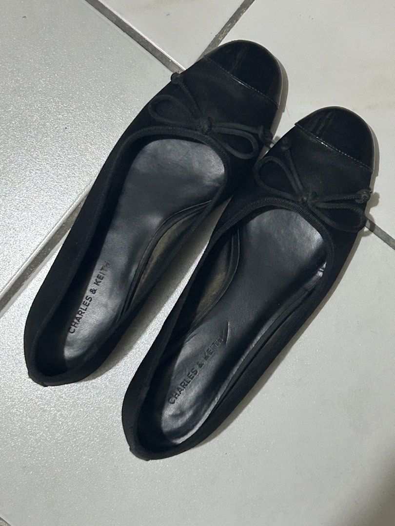 Charles & Keith Black Ballet Flats Size 36 (Category: Flats & Sandals) located in Davao. Submitted by the23rd_preloved (Listing ID 1468881189, Image 1). Description: - Brand: Charles & Keith - Size: 36 - Color: Black - Design: Classic round toe with patent leather cap toe and cute ribbon detail - Style: Easy slip-on - Condition: like new, well taken care of.