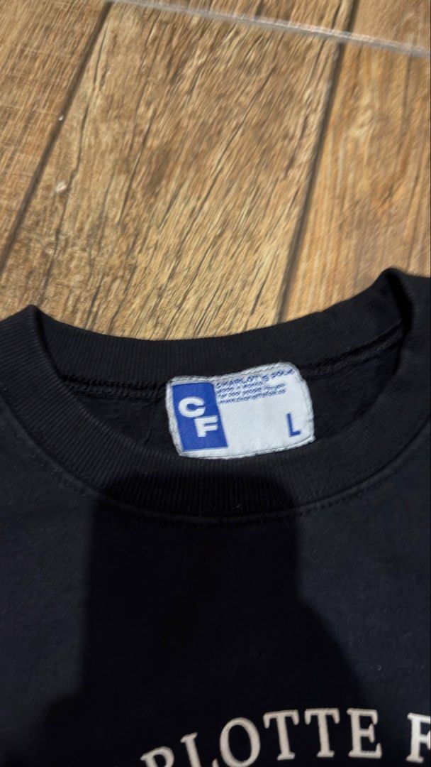 CHARLOTTE FOLK SWEATER (Category: Coats, Jackets and Outerwear) located in Manila. Submitted by urban-vintage_2 (Listing ID 1468856610, Image 2). Description: ISSUE: SEE THE PICS FOR ISSUE (NEED WASH) MOP :GCASH (NO COD) SHIP VIA: LALAMOVE & J&T LOCATION: PASIG CITY LENGTH: 26 WIDTH : 22.