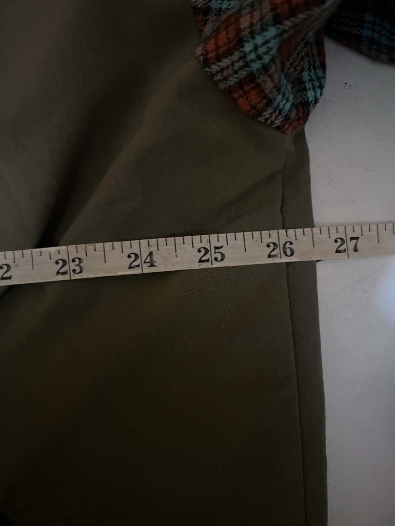 Checkered double layer Jacket (Category: Coats, Jackets and Outerwear) located in Manila. Submitted by viktor_von_doom (Listing ID 1468867274, Image 3). Description: Good as new size XL 26/29 dimes.