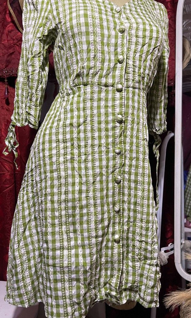 Chekered green mini dress (Category: Dresses) located in Manila. Submitted by wheneity67thifted (Listing ID 1468928071, Image 2). Description: This is a light green and white gingham check button-down dress featuring a V-neckline, three-quarter sleeves with tie cuffs, and an empire waistlin.