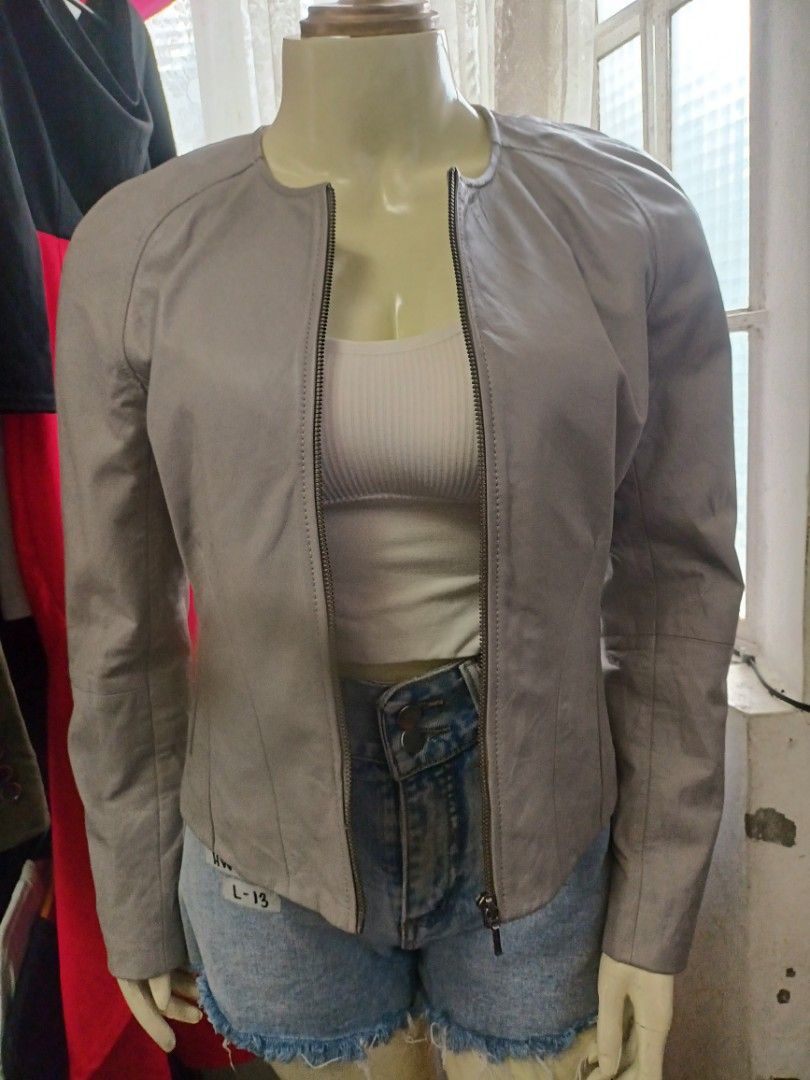 Chelsea 28 Leather Jacket (Category: Coats, Jackets and Outerwear) located in Rizal. Submitted by daddyjayofficialph (Listing ID 1468746357, Image 1). Description: Sale❗Sale❗Sale❗ Chelsea 28 Leather Jacket. Size: 18x21 Best Fit Small to Medium. Color: Gray. Condition: Excellent. No Issue. As New. Location: Rizal, Nueva Ecija. Ship Via J&T. DM📩.