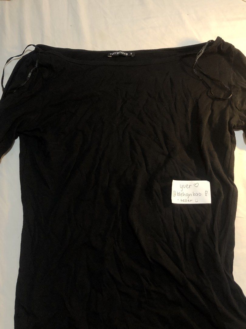 chic grunge 2000 terranova black cold shoulder top (Category: Sleeveless) located in Manila. Submitted by blehgnbao (Listing ID 1468771882, Image 2). Description: 🤍 from cavite area • only worn once, stored in closet •basic piece for ur wardrobe •auth terranova top sf covered by buyer :) lalamove delivery & gcash payment only. dm for more details!.