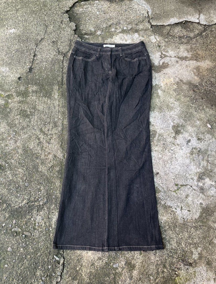 Chic Platinum Black Denim Flare Jeans Size 05 (Category: Jeans) located in Manila. Submitted by silent_howl (Listing ID 1468840040, Image 1). Description: - Brand/Model: Chic Platinum Black Denim Flare Jeans - Size: 05 Regular - Material: 99% Cotton, 1% Spandex for comfortable stretch - Details: Contrast stitching, YKK zip fly - Style: Classic Y2K vintage fit.