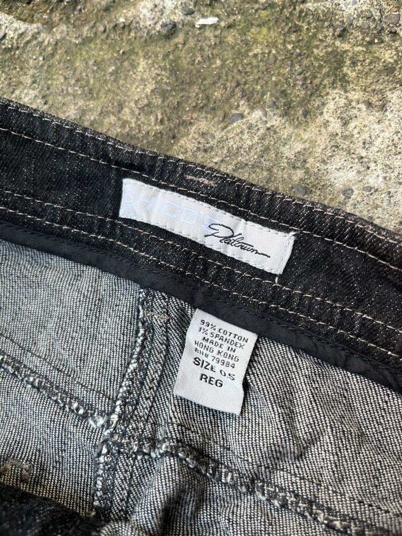 Chic Platinum Black Denim Flare Jeans Size 05 (Category: Jeans) located in Manila. Submitted by silent_howl (Listing ID 1468840040, Image 2). Description: - Brand/Model: Chic Platinum Black Denim Flare Jeans - Size: 05 Regular - Material: 99% Cotton, 1% Spandex for comfortable stretch - Details: Contrast stitching, YKK zip fly - Style: Classic Y2K vintage fit.
