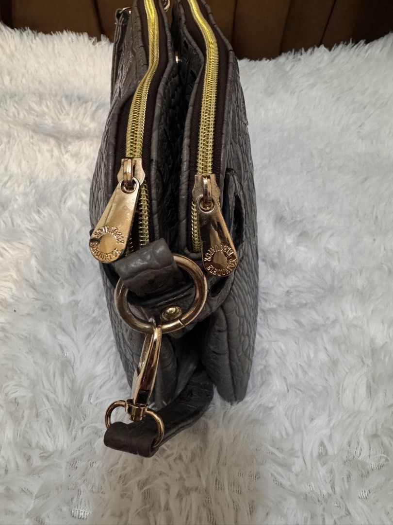 Chic Y2K vibe Crocodile Embossed Kili bag (Category: Shoulder Bags) located in Pasay City. Submitted by kiwimango03 (Listing ID 1468779174, Image 3). Description: Product Details: • Brand: Elequator • Color: Slate Gray with Gold-Tone Hardware • Style: Underarm Baguette Bag / Shoulder Bag • Material: Faux Leather (Structured Croc-Embossed) • Features: Zipper closure, brand name embossed in zippers, sleek minimalist profile. Condition: • Overall: E