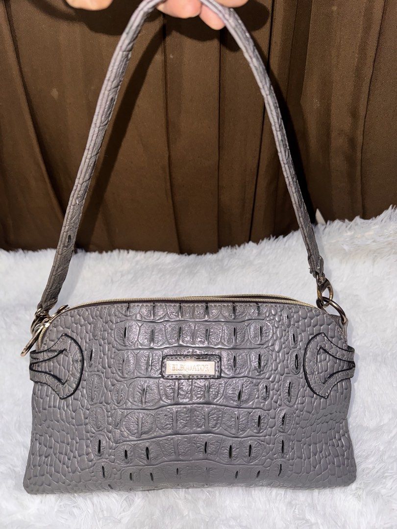 Chic Y2K vibe Crocodile Embossed Kili bag (Category: Shoulder Bags) located in Pasay City. Submitted by kiwimango03 (Listing ID 1468779174, Image 1). Description: Product Details: • Brand: Elequator • Color: Slate Gray with Gold-Tone Hardware • Style: Underarm Baguette Bag / Shoulder Bag • Material: Faux Leather (Structured Croc-Embossed) • Features: Zipper closure, brand name embossed in zippers, sleek minimalist profile. Condition: • Overall: E