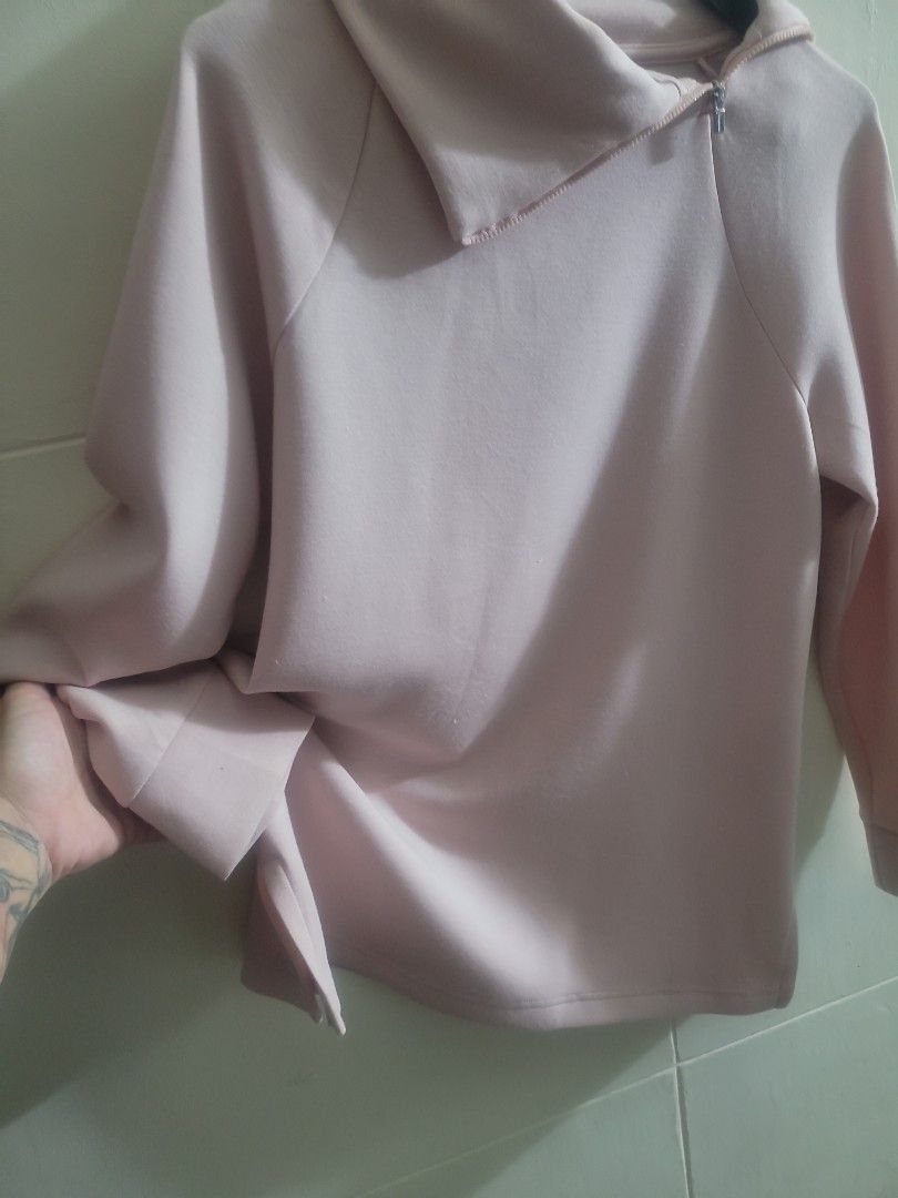 Chico's Pale Pink top (Category: Blouses) located in Los Banos. Submitted by lopecruz (Listing ID 1468829351, Image 2). Description: 20"armpit laid flat 25"length like new condition,no kupas S-M.