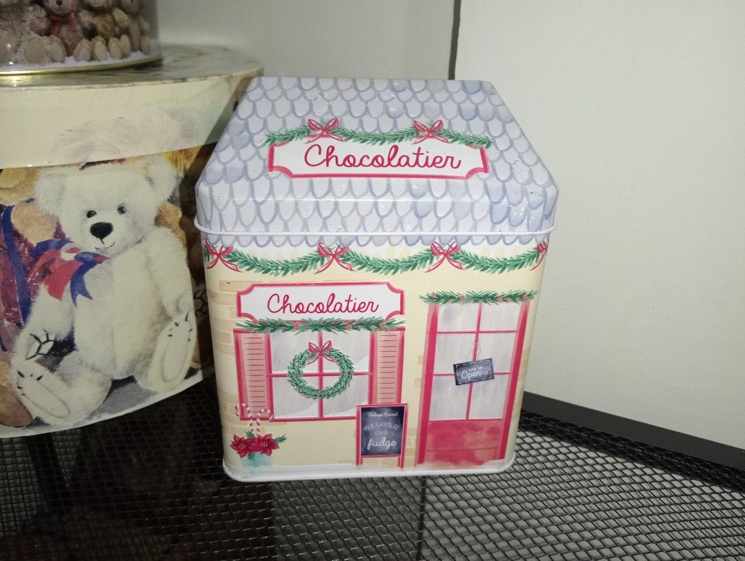 CHOCOLATIER TC9 (Category: Storage Boxes & Baskets) located in Kawit. Submitted by gieclutter (Listing ID 1468820831, Image 1). Description: Flakers and joy reservers are 𝗻𝗼𝘁 𝗮𝗹𝗹𝗼𝘄𝗲𝗱 Actual photos, sized precisely Verify item's dimensions first All sales are final—no returns, exchanges, or refunds 𝗖𝗢𝗡𝗗𝗜𝗧𝗜𝗢𝗡: ・𝗔𝗦 𝗜𝗦 ・dents, scratches, water stains, rusts, and paint chips 𝗟𝗢𝗖𝗔𝗧𝗜𝗢𝗡: Kawit, Cavite 𝗠𝗢𝗣: 𝗣𝗙/NO COD It