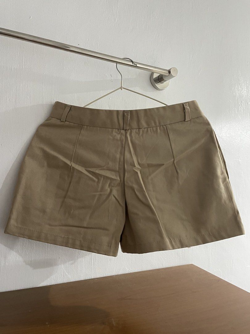 Chéri Short (Category: Shorts) located in Bulacan. Submitted by shlytf (Listing ID 1468791733, Image 3). Description: bought this sa vietnam shop on orange app size medium — w26-28 msg me for more deets!.