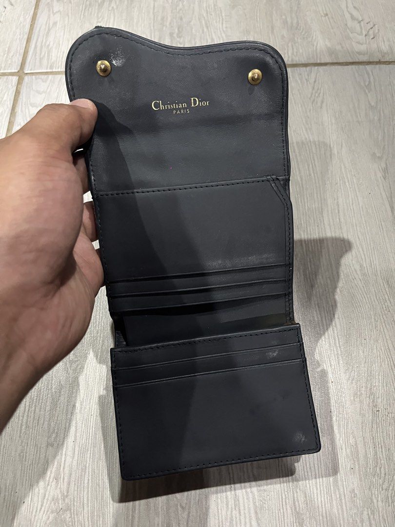 Christian Dior Saddle Oblique Canvass Wallet (Category: Luxury Bags & Wallets) located in Camalaniugan. Submitted by anarchymonopoly052128 (Listing ID 1468915213, Image 3). Description: Issue:Natanggal yung D na nakalawit sa wallet and needs washed Width: 4.5 Inches Length: 3.8 Inches Trifold Length: 9.8 Inches .