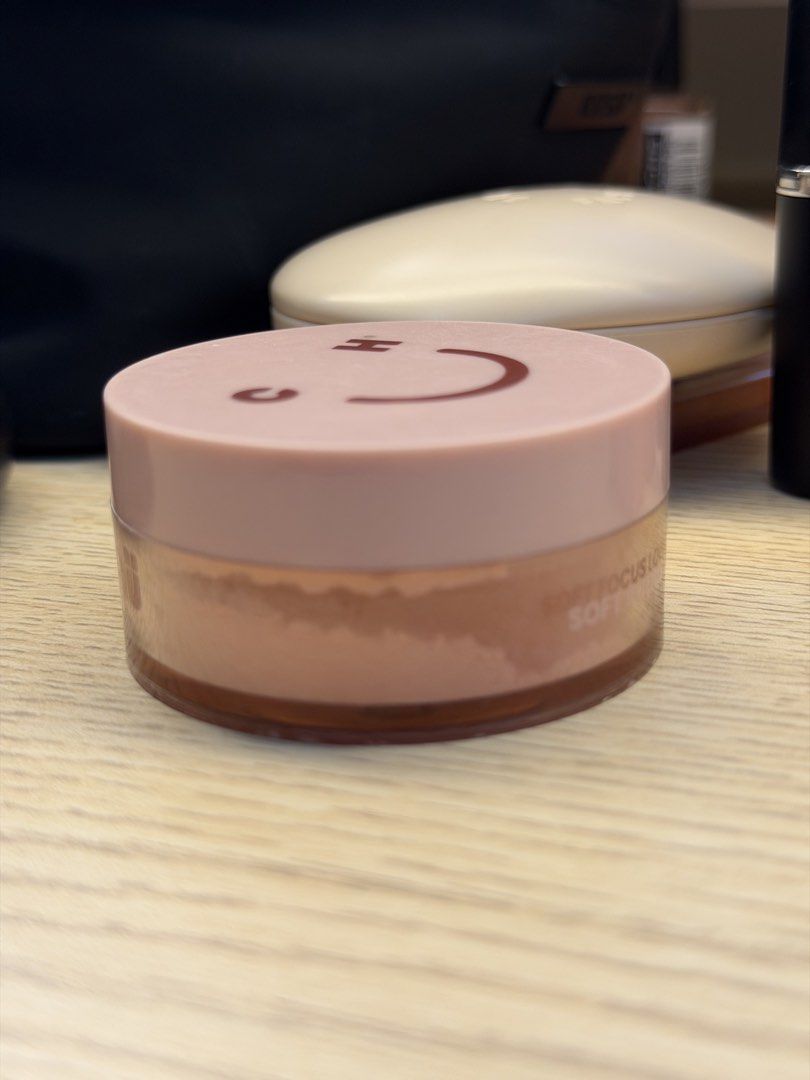 chuchu beauty soft focus loose powder (Category: Makeup) located in Paranaque City. Submitted by babytogepiii (Listing ID 1468921900, Image 3). Description: ⭐️ item details: 85% left (last pic for reference if u wanna see how much is left !!) ⭐️ mode of payment: gcash ⭐️ delivery method: lalamove or grab express .