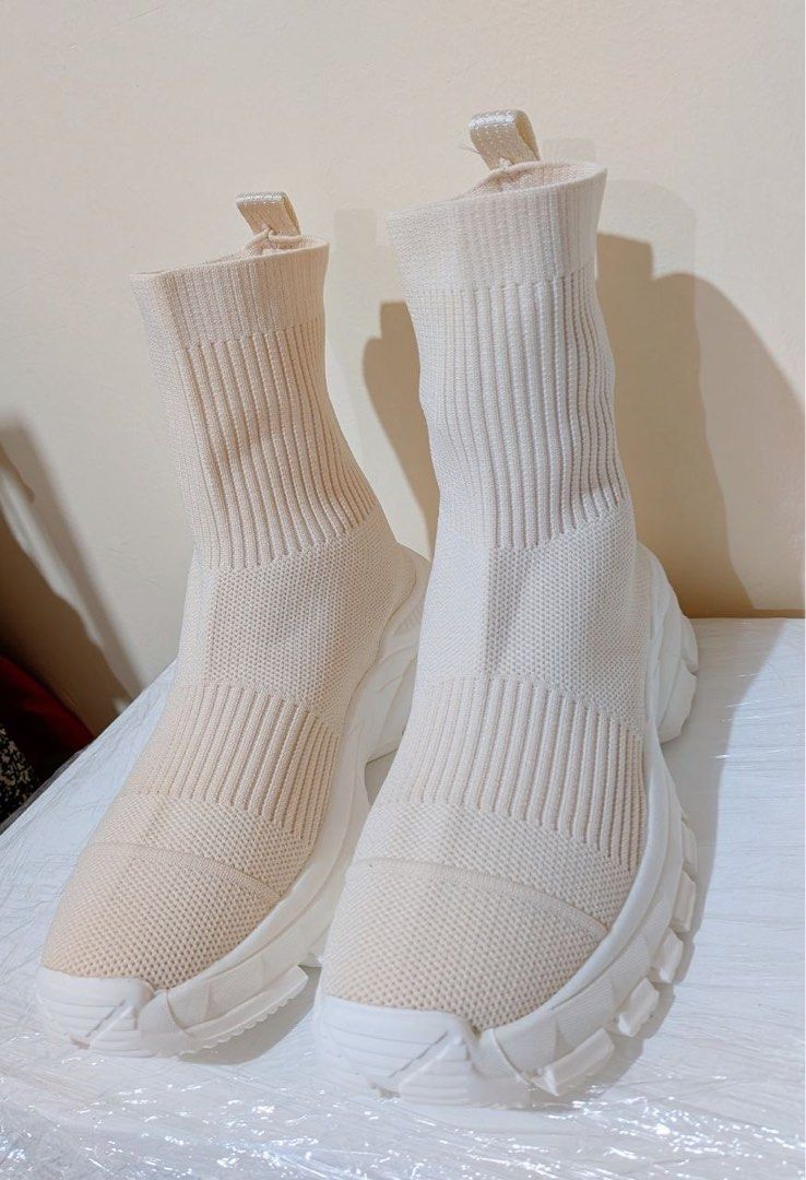 Chunky Knit sock sneaker boots (Category: Boots) located in Baguio. Submitted by suffering (Listing ID 1468920276, Image 3). Description: Baguio .