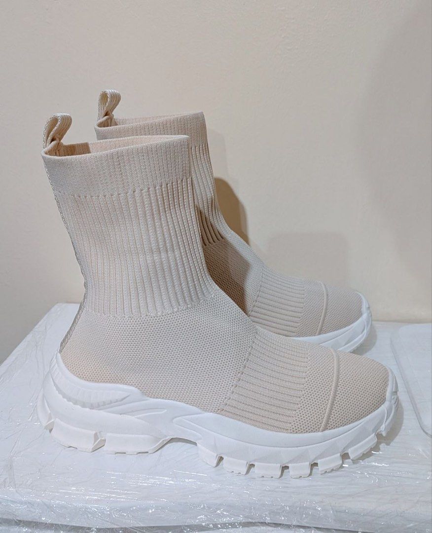 Chunky Knit sock sneaker boots (Category: Boots) located in Baguio. Submitted by suffering (Listing ID 1468920276, Image 1). Description: Baguio .